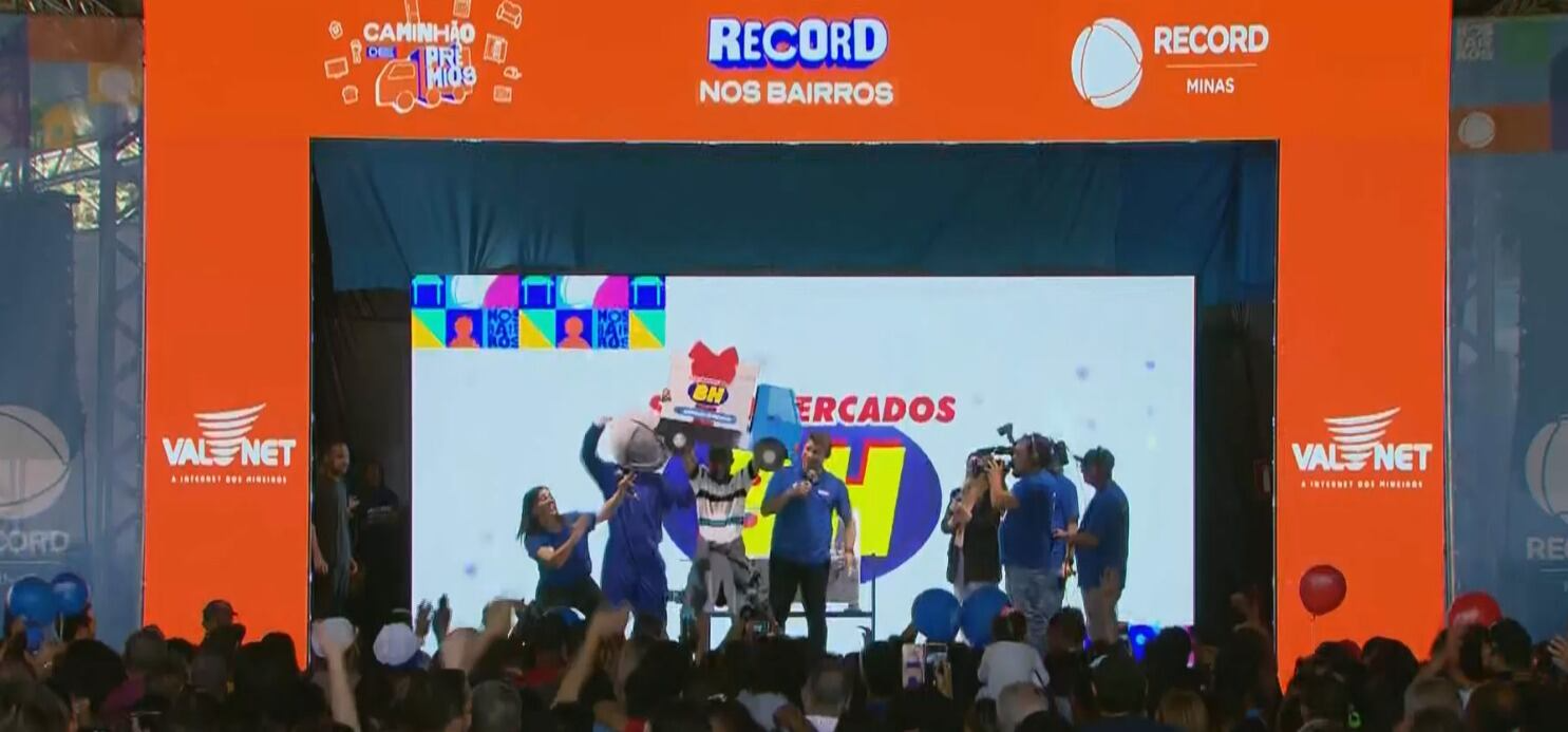 RECORD nos Bairros: evento acaba com sorteio de caminhão de prêmios e show do Baianeiros (Parte 4)