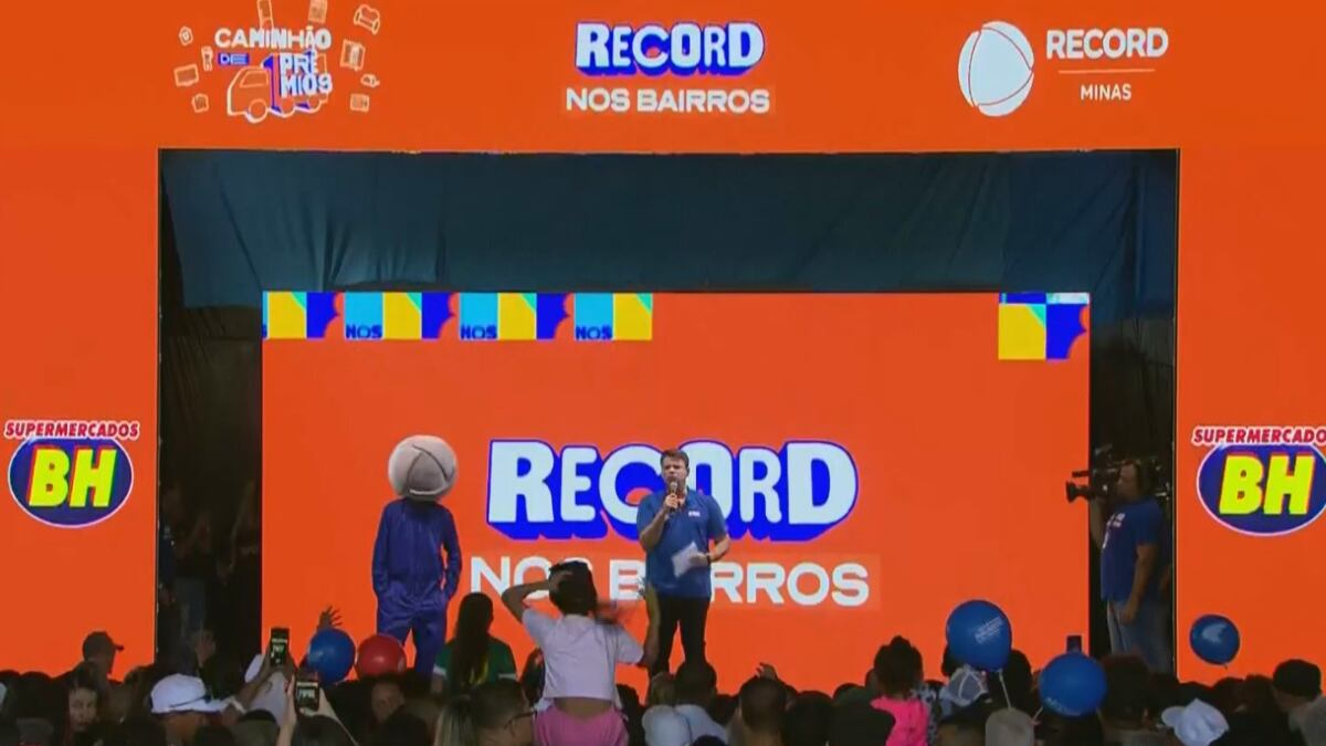 RECORD nos Bairros: apresentação musical e sorteio de geladeira animam festa no Confisco (Parte 3)