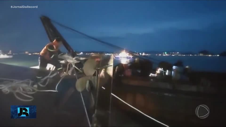 Barco turístico naufraga no Vietnã e deixa ao menos 34 mortos