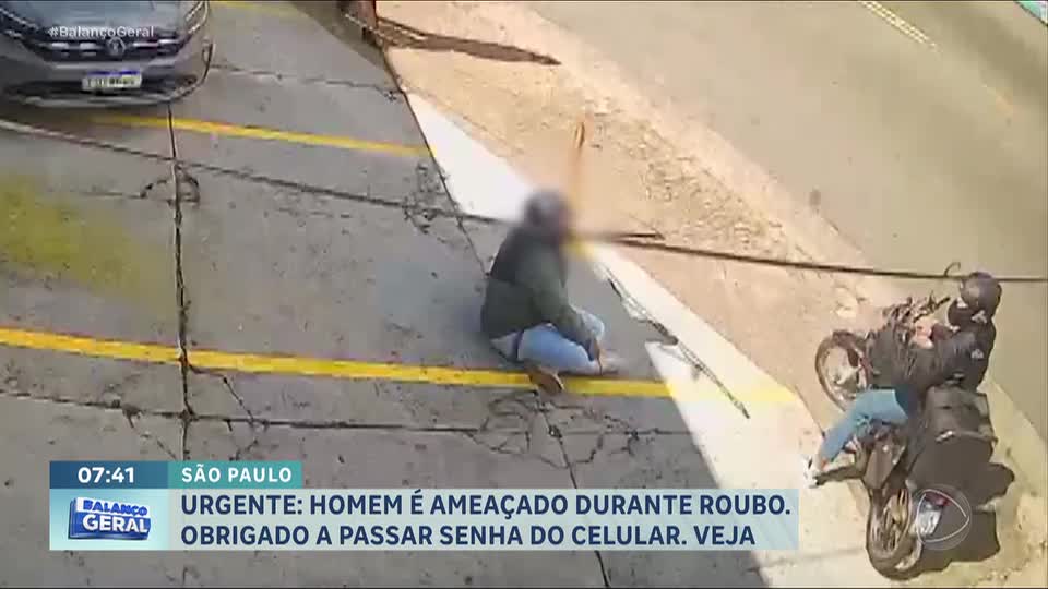 Homem é obrigado a sentar no chão e entregar senhas de contas bancárias durante assalto em SP