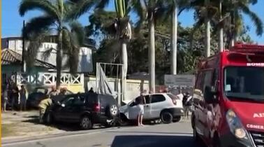 Acidente deixa mulher morta e seis feridos na RJ-162, em Rio das Ostras (RJ)