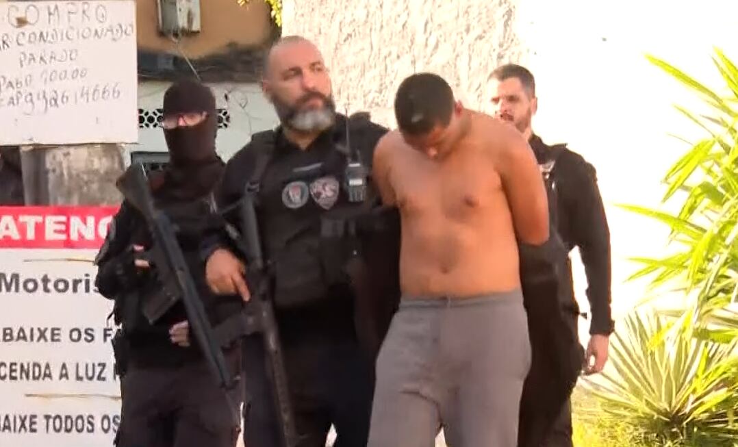 Dois homens são presos em operação contra assassinos de inspetor no Muquiço, no Rio