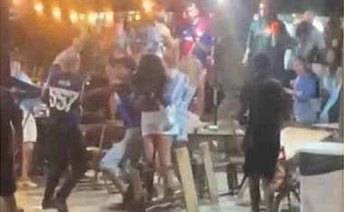Derrota da Argentina provoca confusão generalizada entre torcedores em Copacabana e em Búzios, no RJ