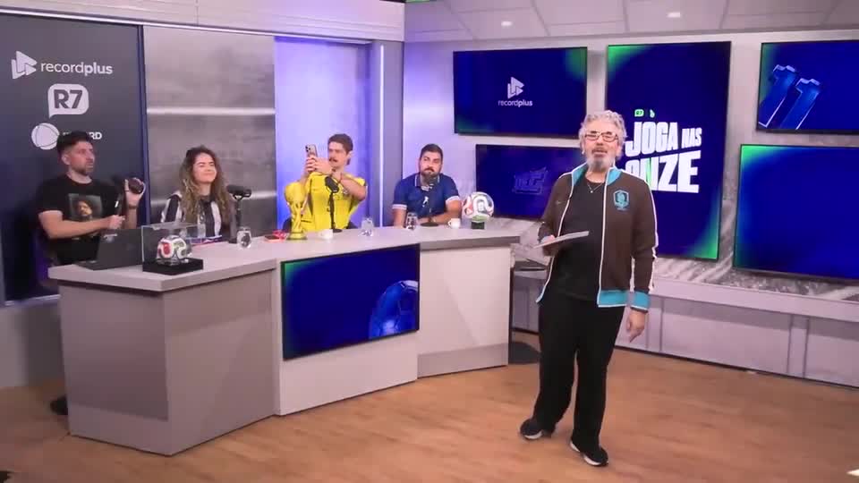 Joga nas 11: Na qualidade ou na grandeza histórica? Comparação entre Pelé e Messi volta à tona