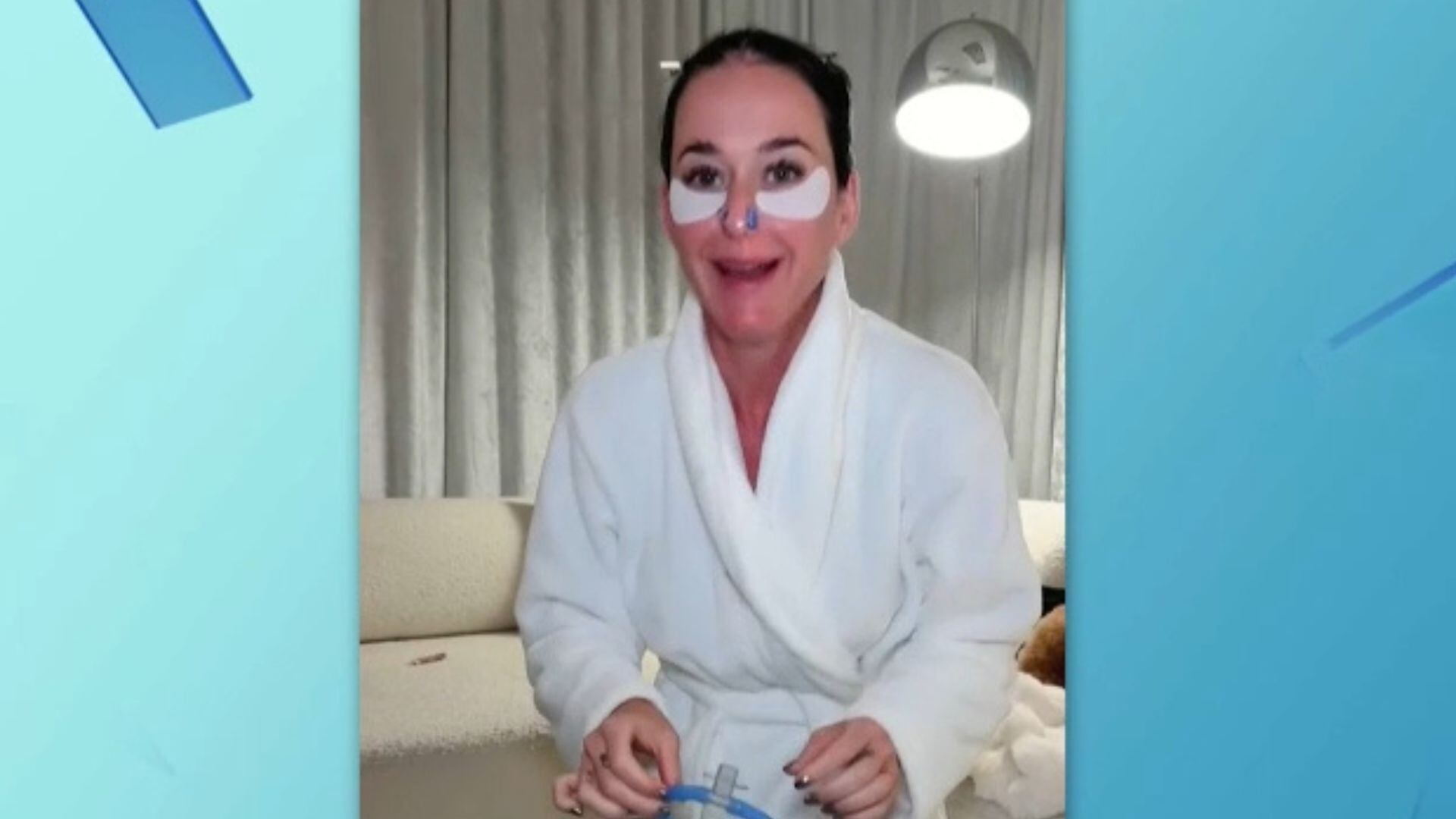 Katy Perry 'machuca o cérebro' ao colocar o rosto em bacia de gelo durante desafio