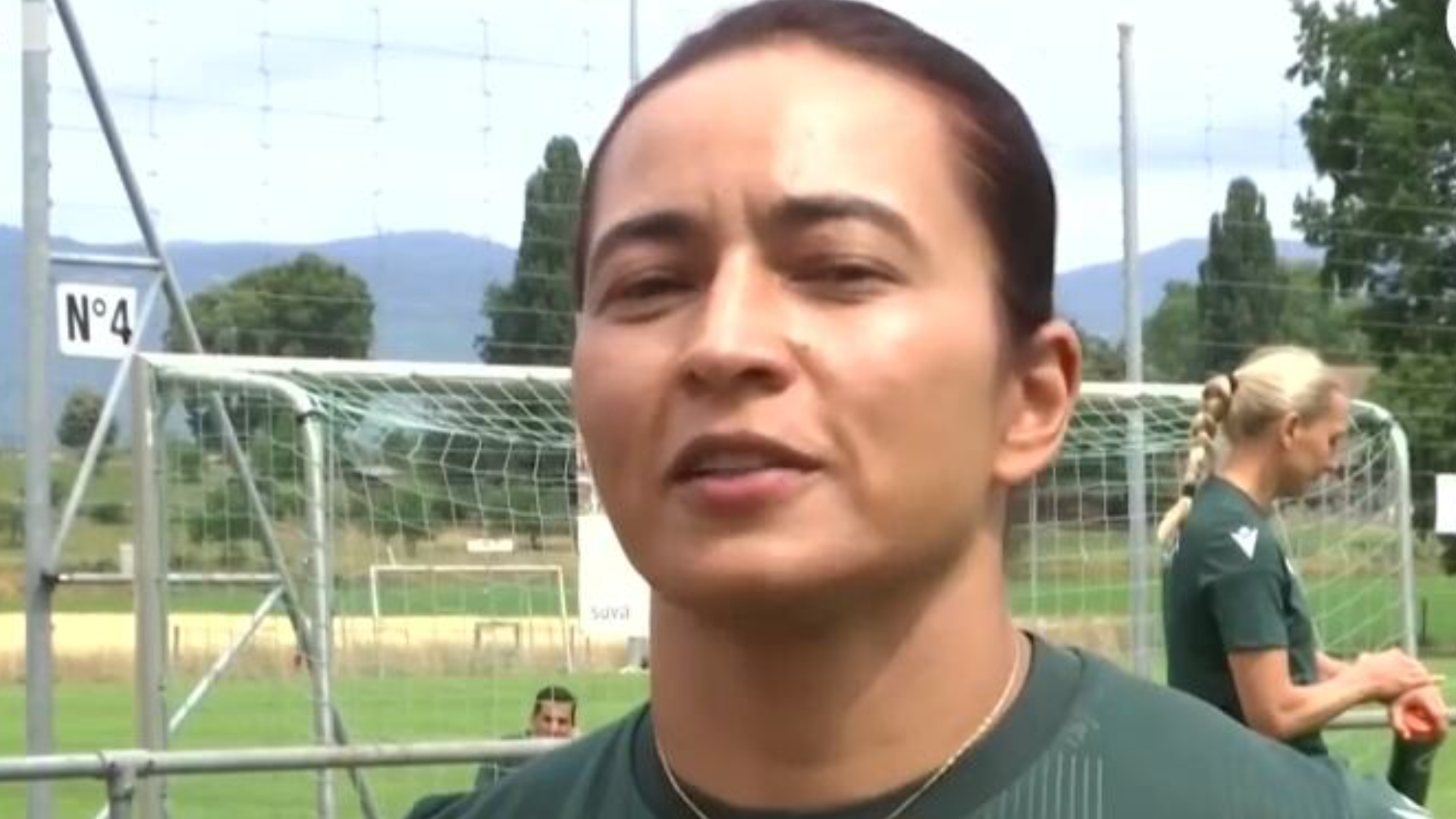 Brasileira Edina Alves apita semifinal da Eurocopa feminina
