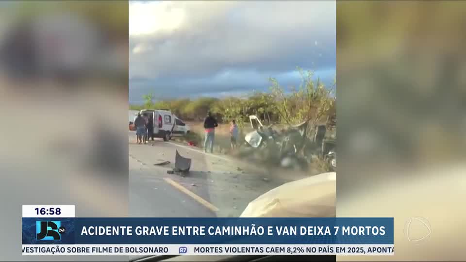 Acidente grave entre caminhão e van deixa 7 mortos no sertão de Pernambuco