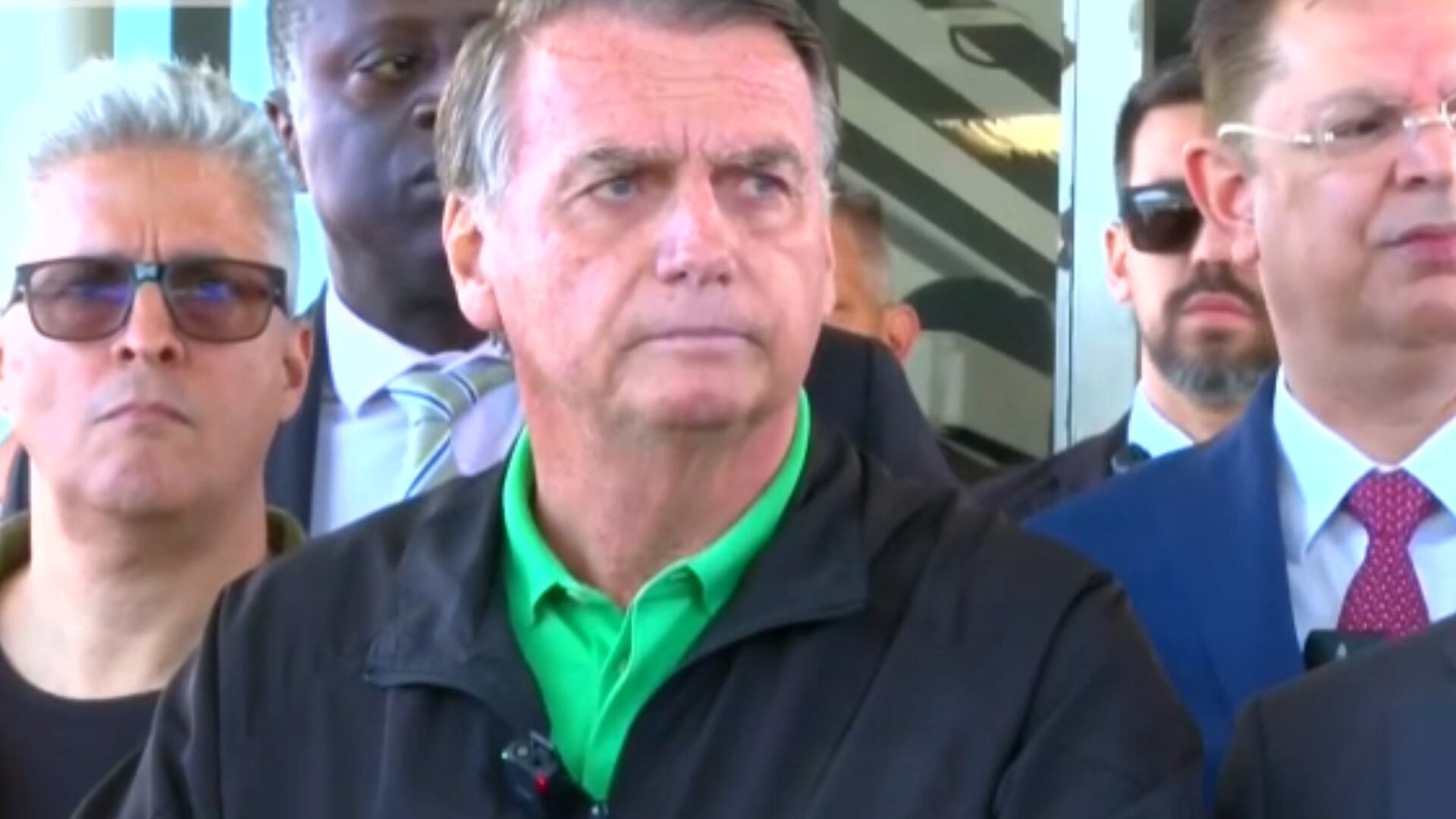 Apesar de manter restritivas, Moraes permite que Bolsonaro dê entrevistas