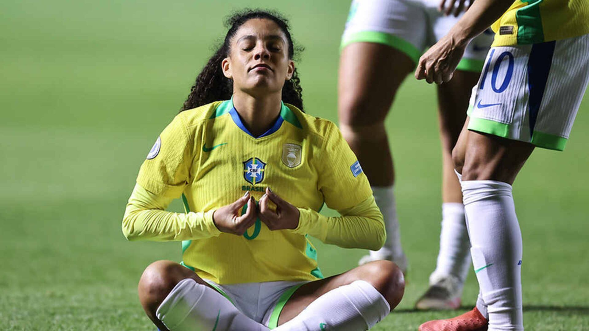 Seleção vence mais uma, mas gol sofrido liga 'sinal de alerta', diz Nayara Inorro