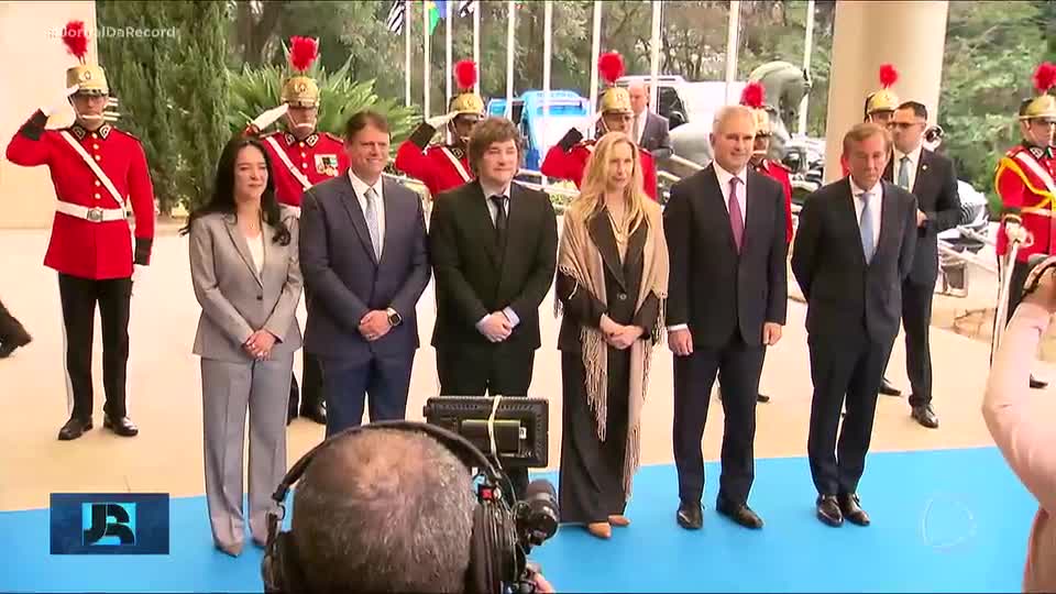 Tarcísio de Freitas recebe Javier Milei no Palácio dos Bandeirantes