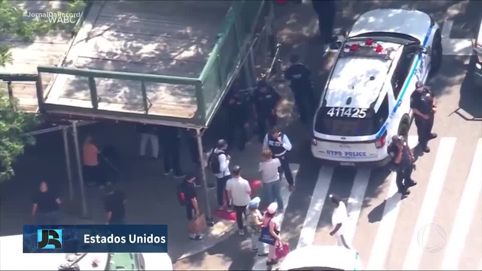 Homem é preso depois de esfaquear duas pessoas em Nova York