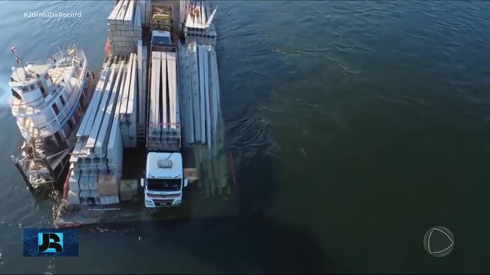 Balsa que transportava postes de concreto afunda no rio Tocantins, no Pará