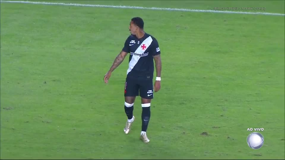 Gol, mas não valeu! David balança a rede para o Vasco e arbitragem anula