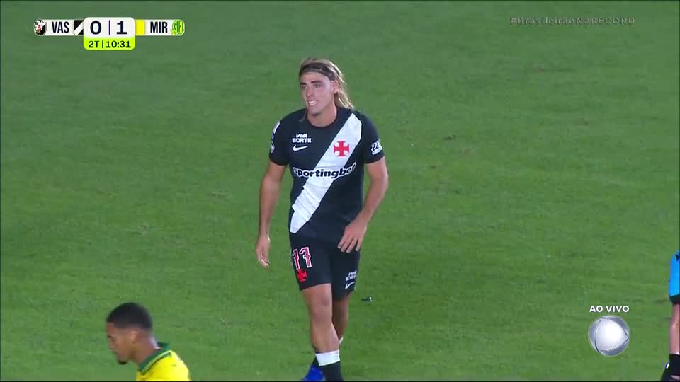 Spinelli demora muito para chutar e perde chance incrível para o Vasco