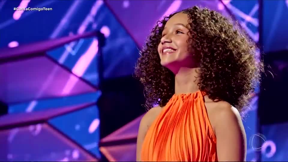 Emocionante! Elloá Vanatti brilha com hit de Whitney Houston e toca o coração de 99 jurados