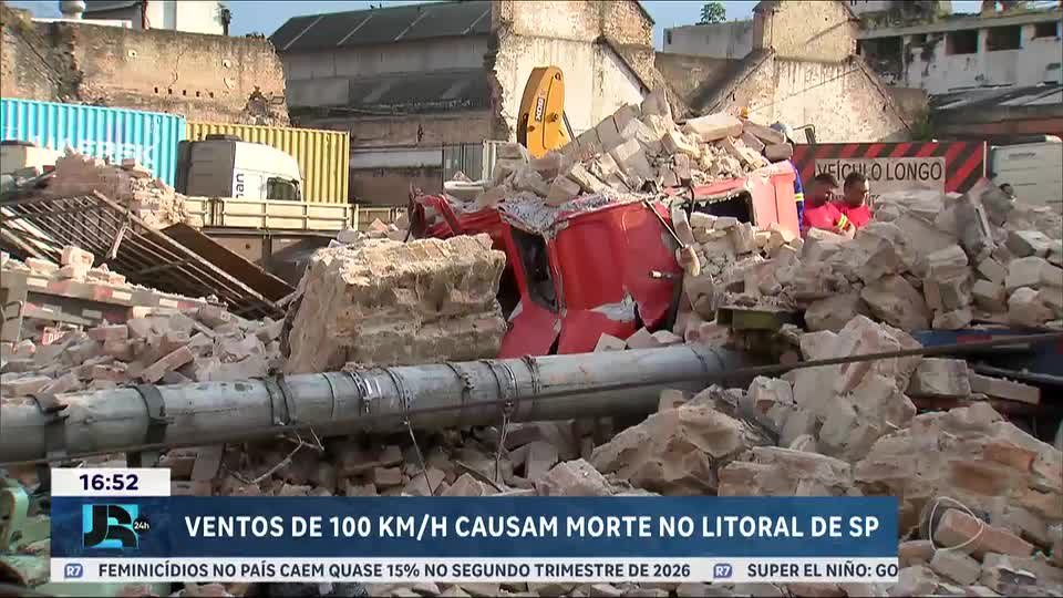 Ventos atingem 100 km/h e causam transtornos em Santos (SP)
