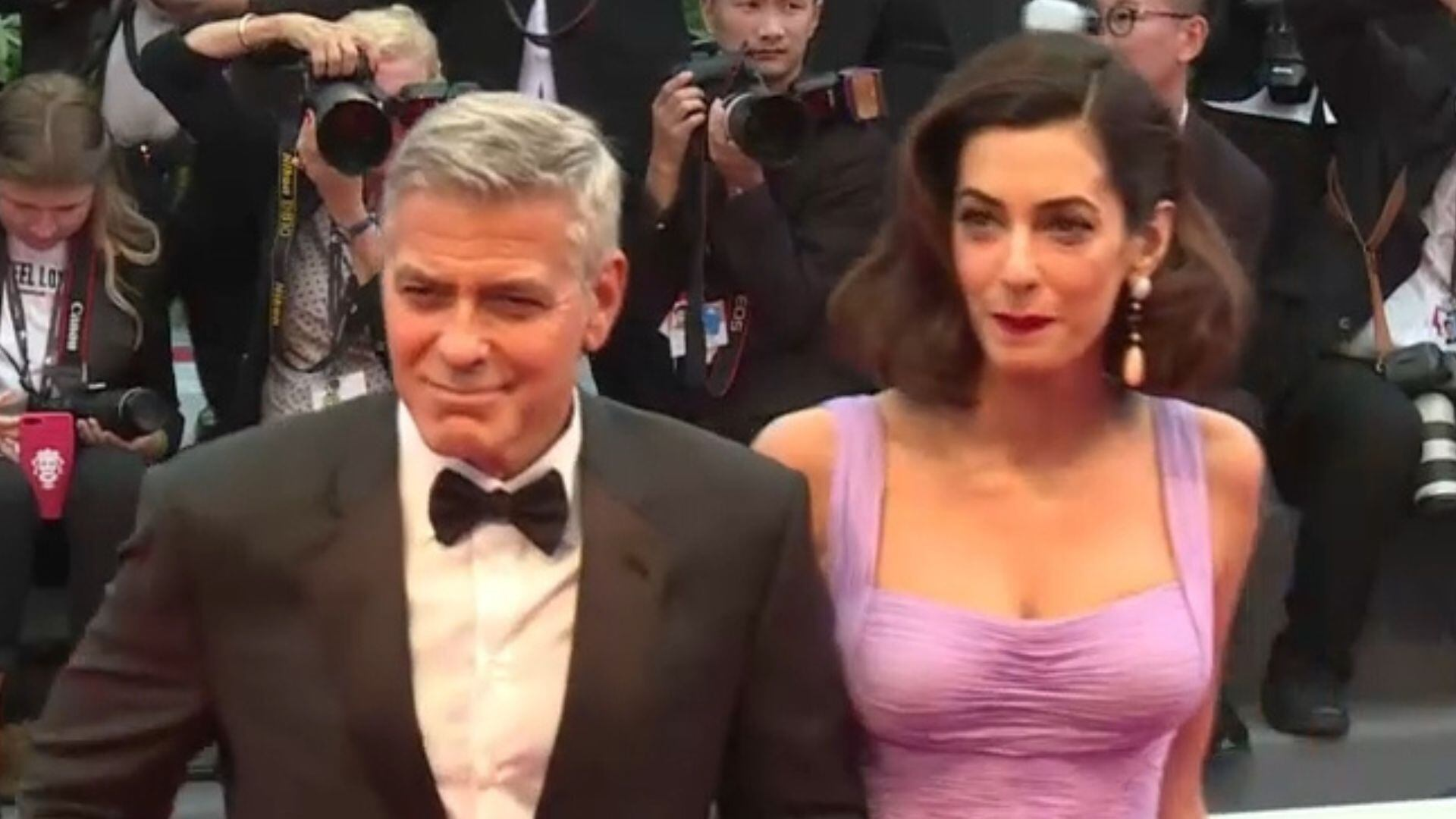 George Clooney e a esposa exigem que visitas deixem o celular na porta de casa