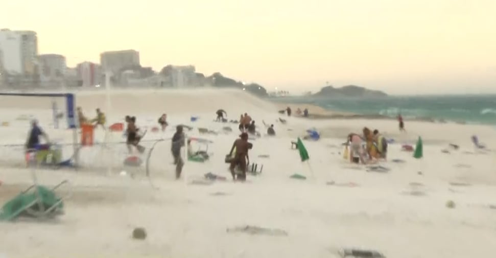 Ventania com rajadas de até 105 km/h provoca pânico e destruição na praia do Leblon, no Rio