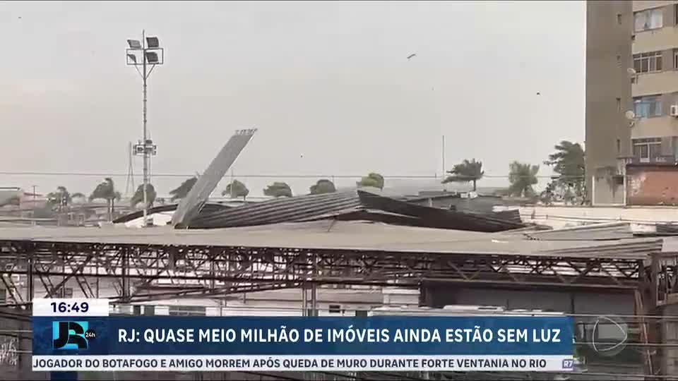 Vendavais de 100 km/h causam mortes e deixam imóveis sem luz no Rio de Janeiro