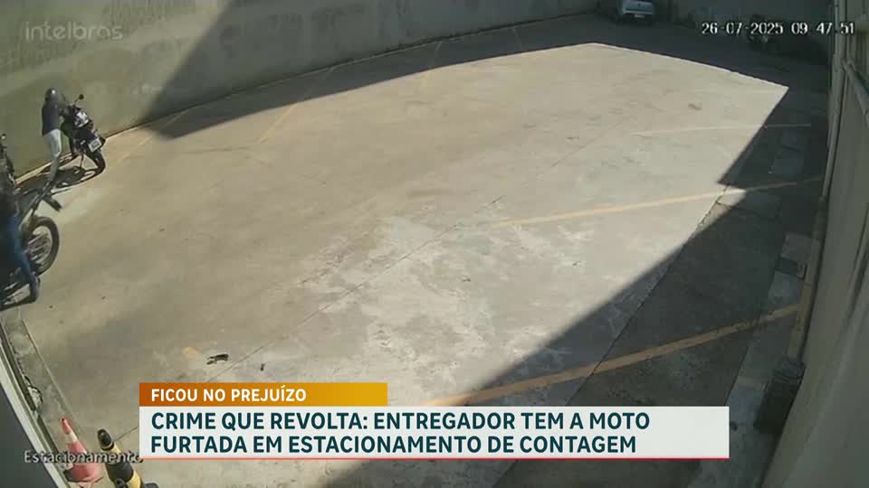 Dupla é flagrada furtando moto em segundos no estacionamento de pet shop na Grande BH