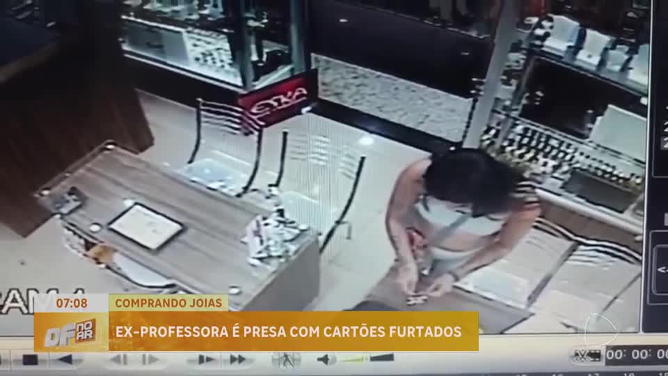 Ex-professora é presa pela terceira vez por furto de cartões de crédito