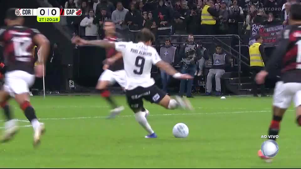 Yuri Alberto chuta de muito longe e Santos impede gol de placa do atacante