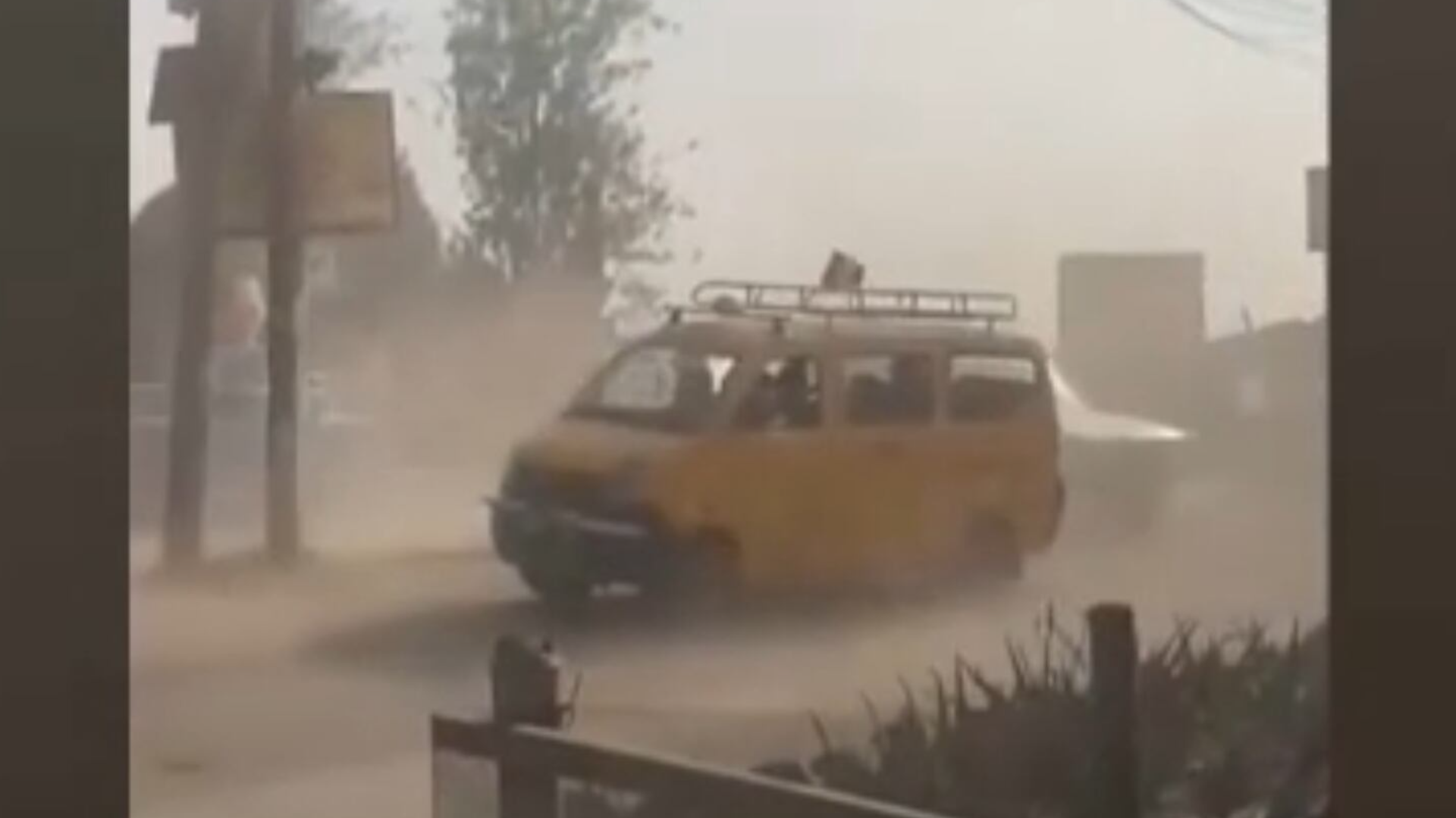 Tempestade de areia surpreende população e provoca congestionamento no Peru