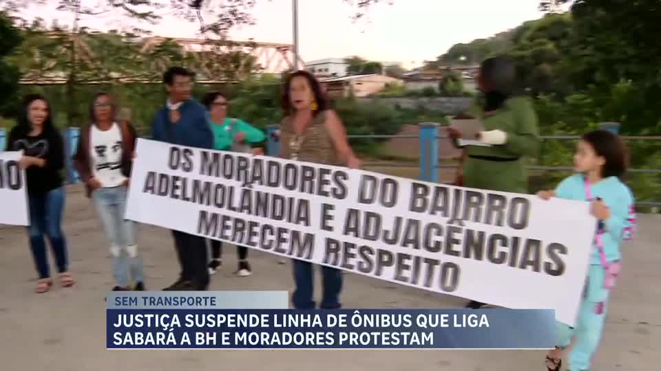 Moradores de Sabará, na Grande BH, protestam contra suspensão de linha de ônibus