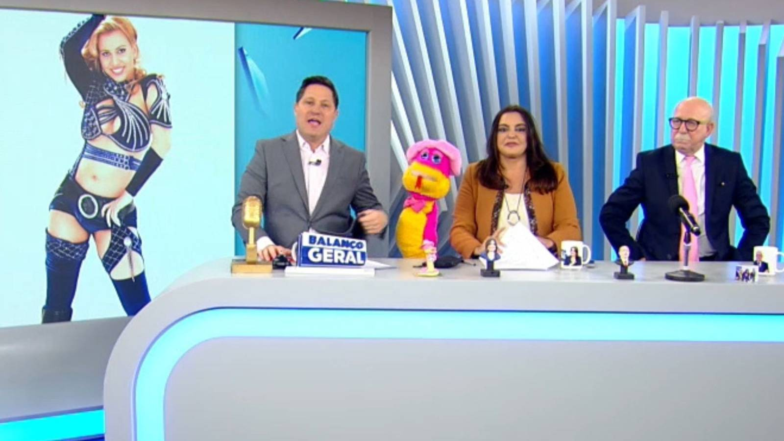 Joelma 'bate o cabelo' em show e é eleita a Rainha dos Metaleiros