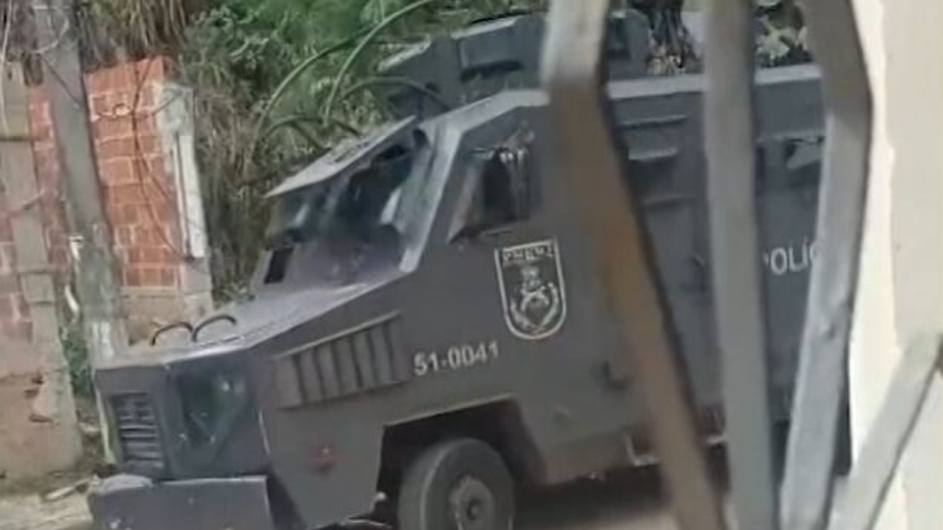 Mulher é baleada durante operação da Polícia Militar no Complexo da Pedreira