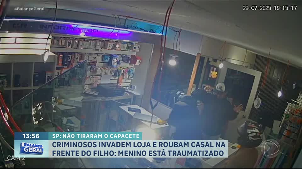 Criminosos invadem loja de eletrônicos, rendem casal com criança e roubam produtos em SP