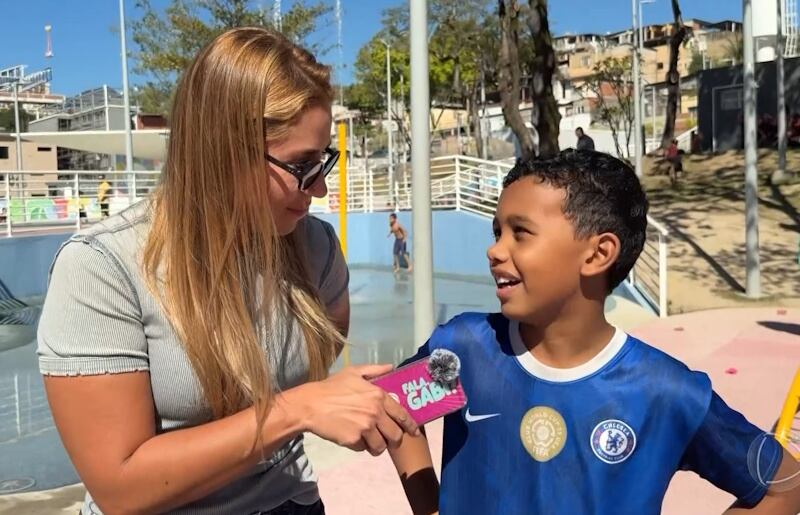 Pais e crianças curtem as férias no Parque Piedade