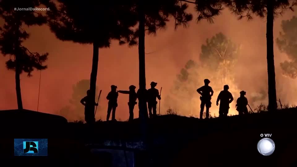 Onda de calor extremo dificulta trabalho para conter incêndios florestais em Portugal e na Espanha