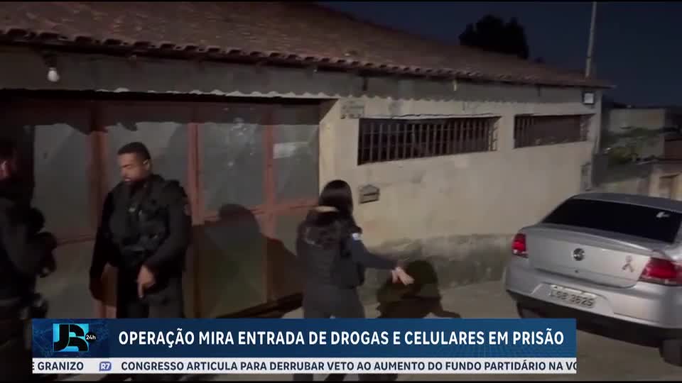 Polícia Civil realiza operação contra envio de celulares e drogas para dentro de presídios no RJ