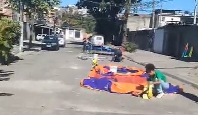 Dois homens ficam feridos após lançamento de artefatos explosivos por drones em Cordovil, no Rio