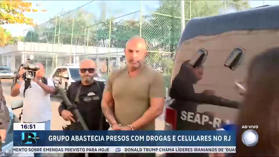 Policial é preso por comandar esquema de entrada de drogas e celulares em presídio do RJ