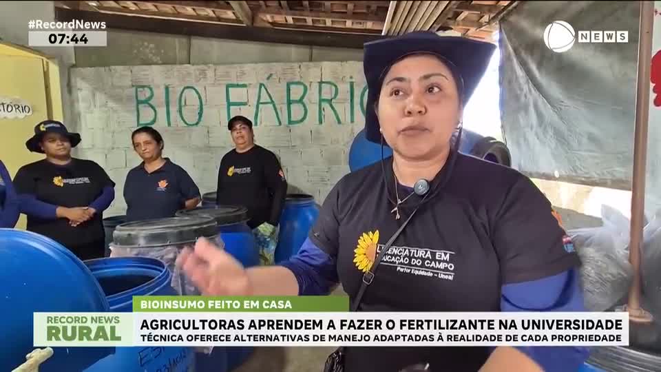 Agricultoras aprendem a fazer fertilizante natural