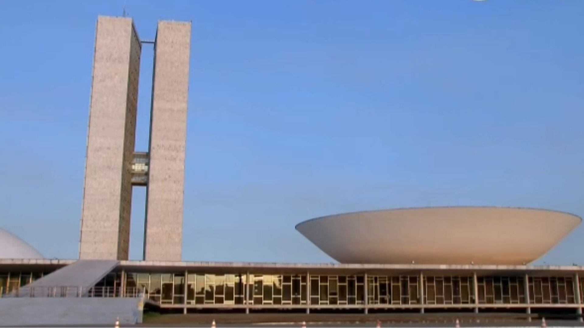 Tarifaço: Brasil tem pouco dinheiro para ajudar setores afetados, afirma economista