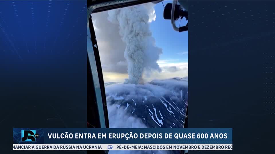Vulcão entra em erupção na Rússia depois de quase 600 anos