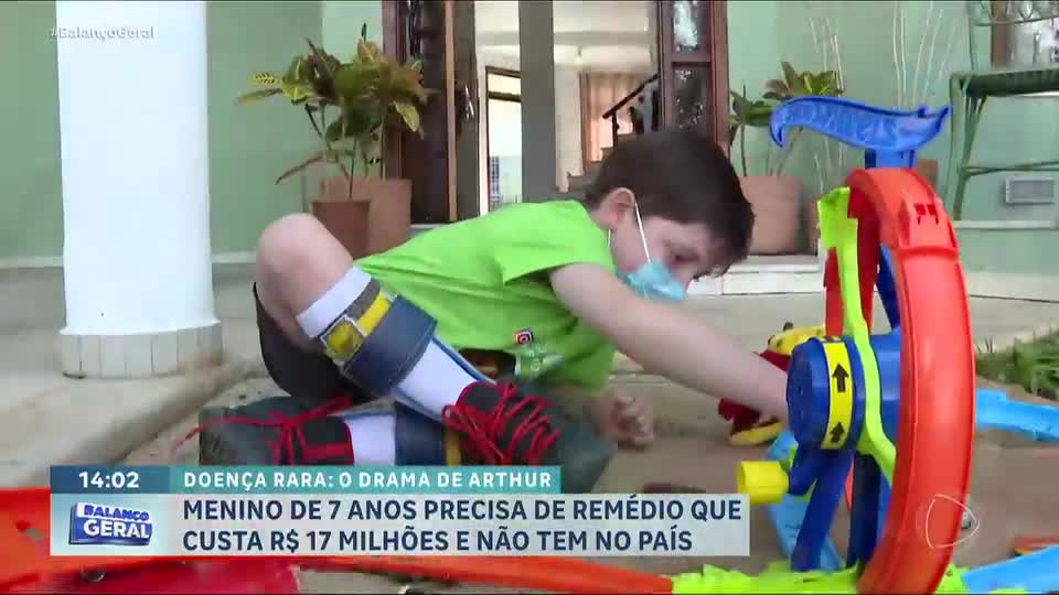 Família luta por tratamento de R$ 17 milhões para doença muscular rara do filho