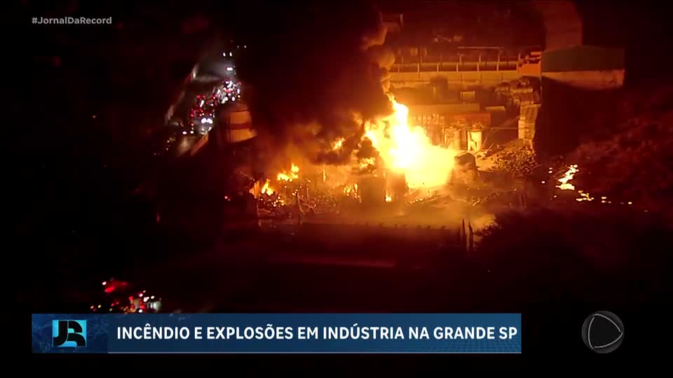 SP: incêndio gigantesco destrói fábrica de solventes nesta terça-feira (4)