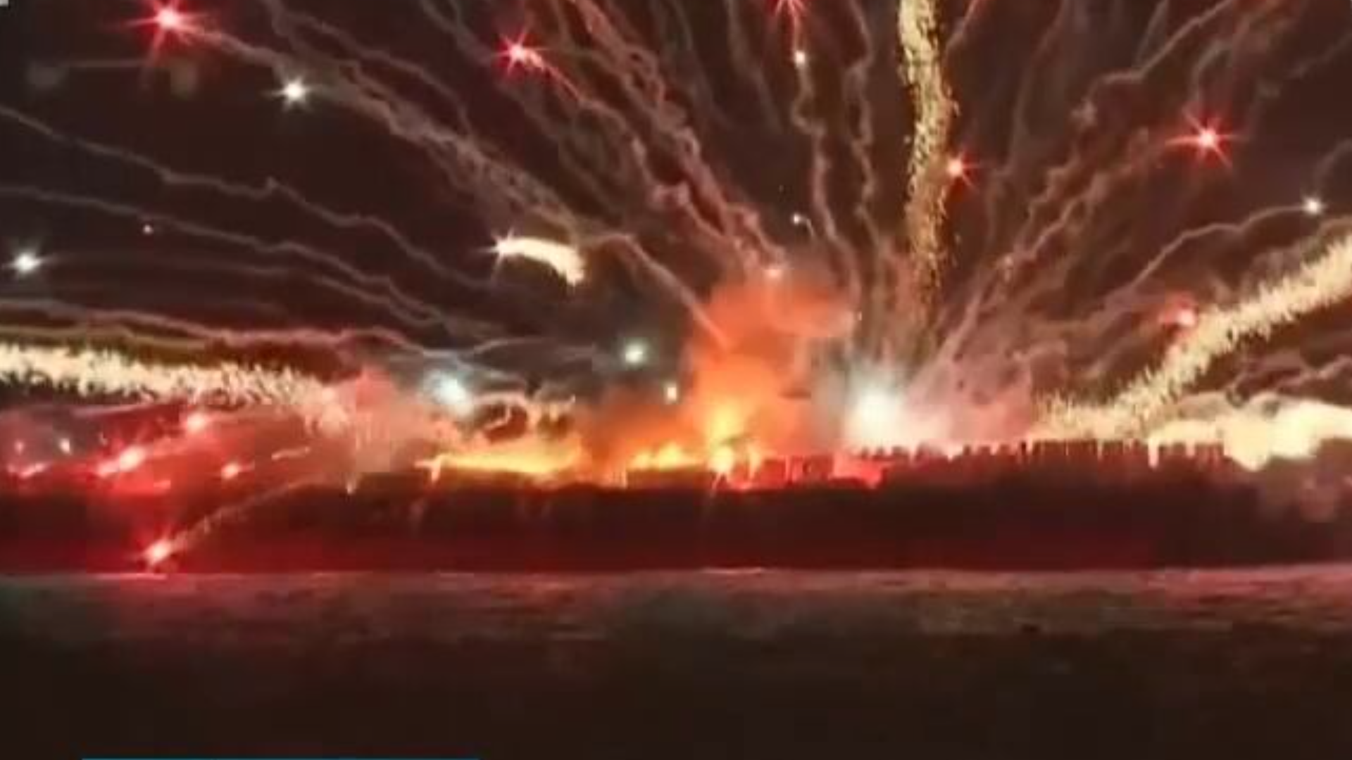 Incêndio interrompe espetáculo de fogos de artifício no Japão; veja vídeo