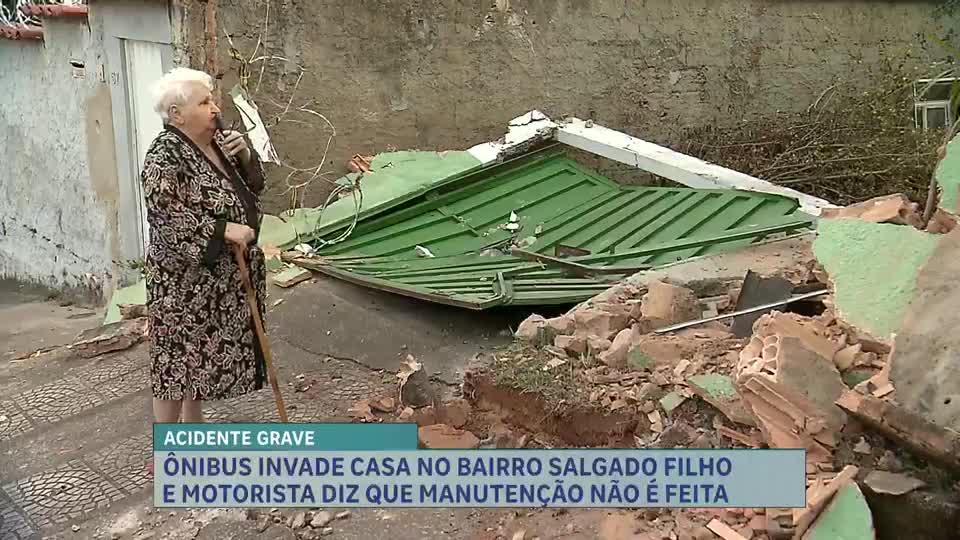 Prefeitura de BH investiga causas de acidente em que ônibus desgovernado invade casa