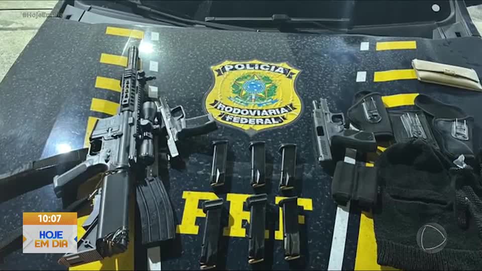 O caminho das armas: veja como fuzis, pistolas, munições e carregadores entram no Brasil