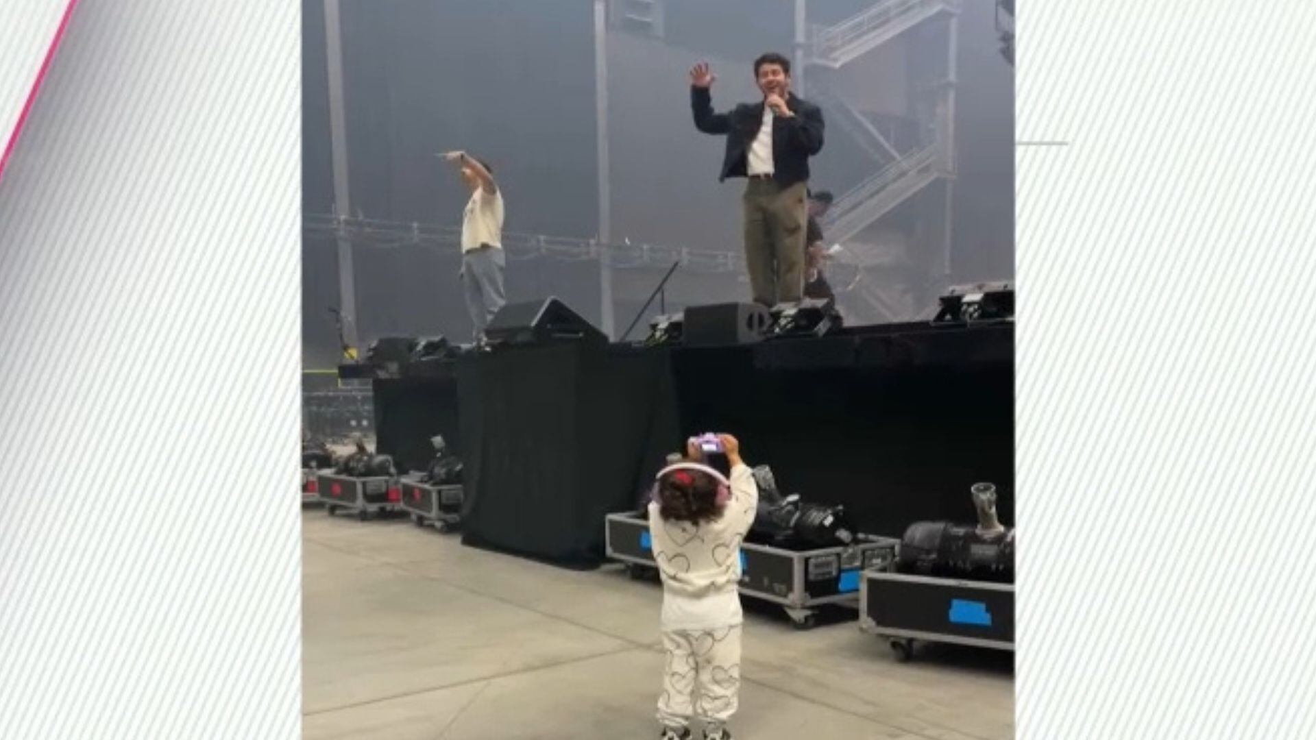 Filha de Nick Jonas causa momento de fofura ao filmar o pai em show