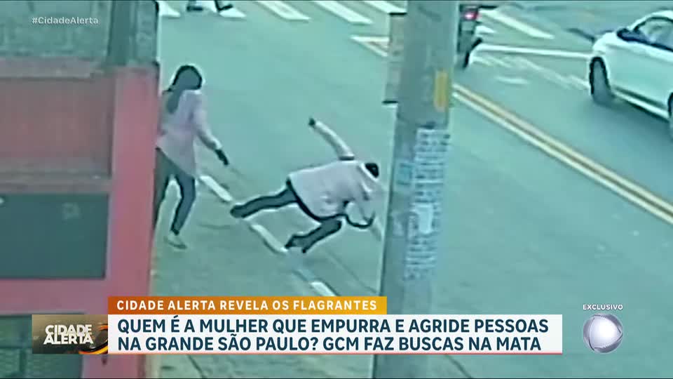 Mulher que empurra e agride pessoas na rua é procurada pela GCM em Guarulhos (SP)