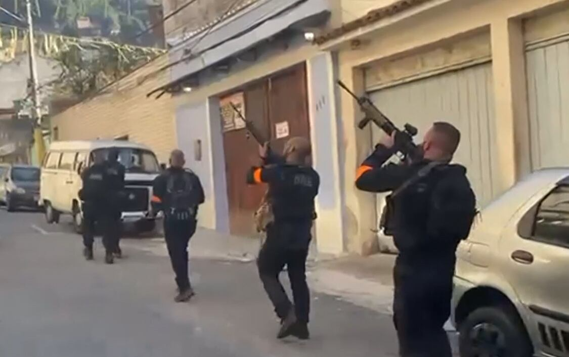 Operação no Fallet/Fogueteiro contra o CV prende 10 pessoas