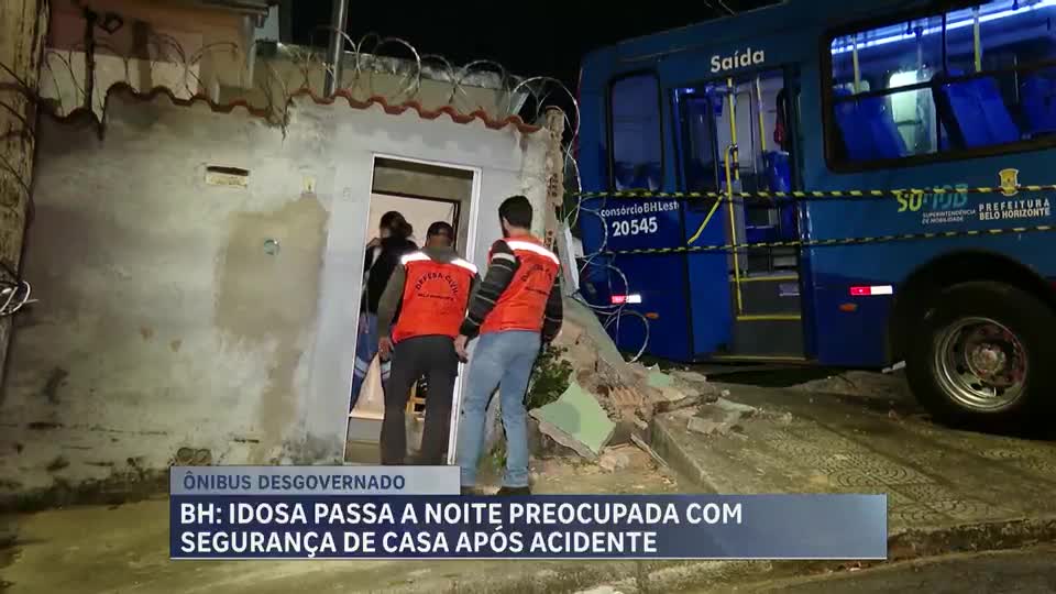 Idosa passa a noite preocupada com segurança de casa após acidente com ônibus em BH