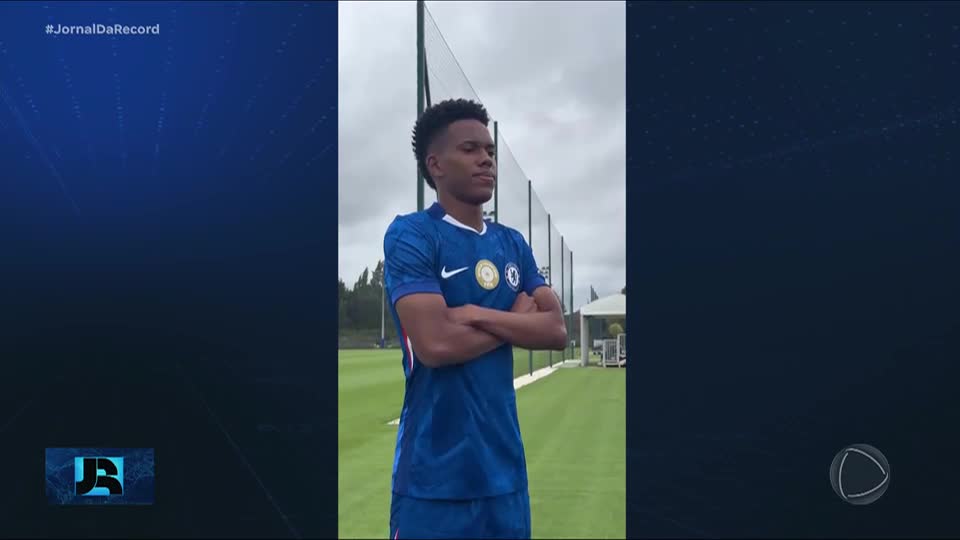 Estêvão, ex-Palmeiras, é apresentado oficialmente pelo Chelsea