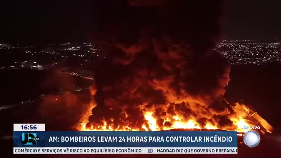 Bombeiros levam mais de 24 horas para controlar incêndio em duas fábricas em Manaus (AM)